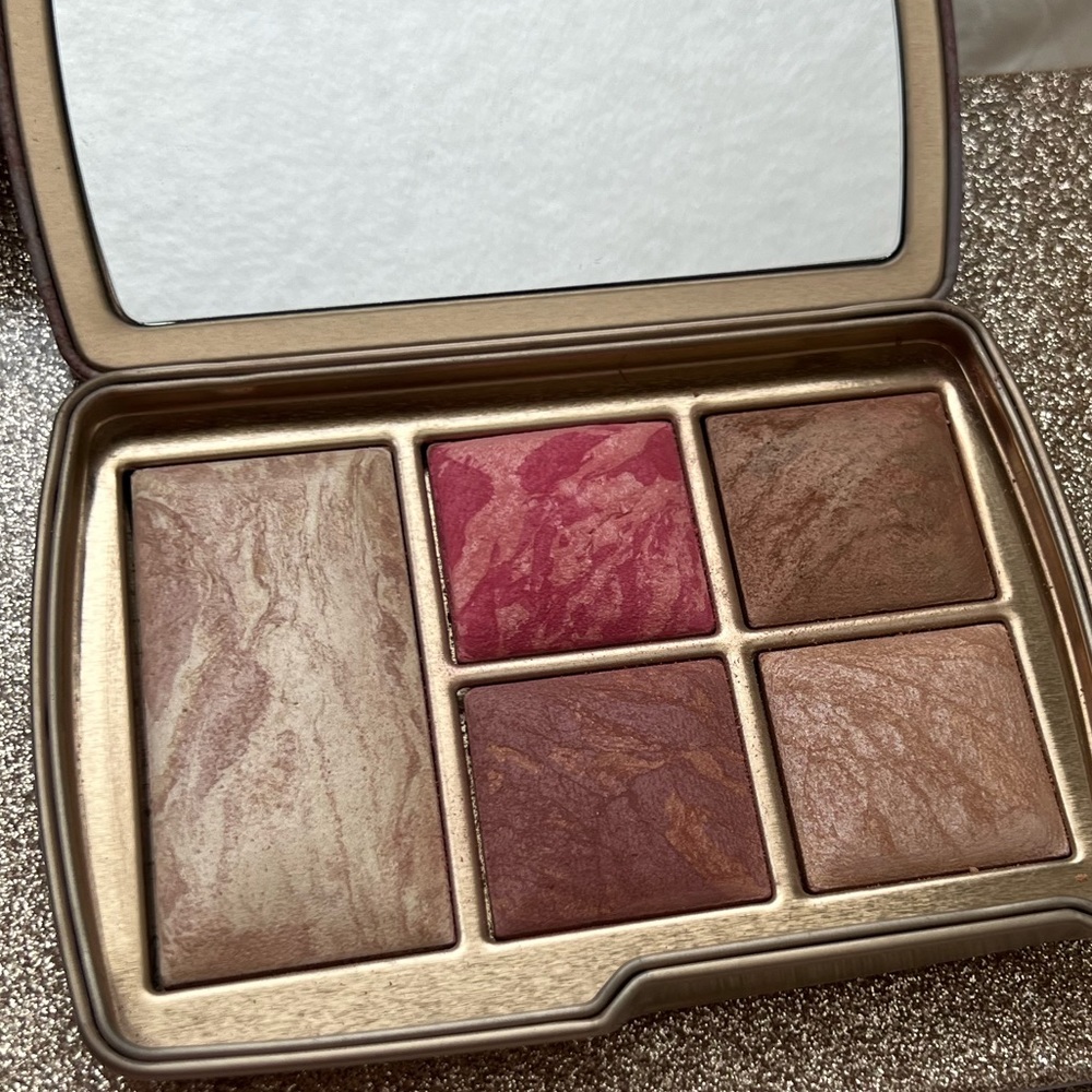 EUC- HOURGLASS AMBIENT LIGHTING EDIT PALETTE IN UNIVERSE